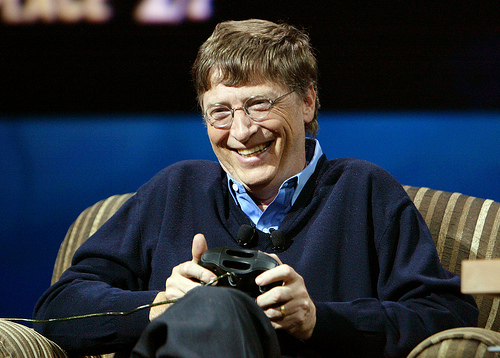 bill-gates-plays-xbox bill-gates-plays-xbox
